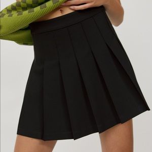 Black Sunday Best Aritzia Olive skirt - 15” length size 0 size 2